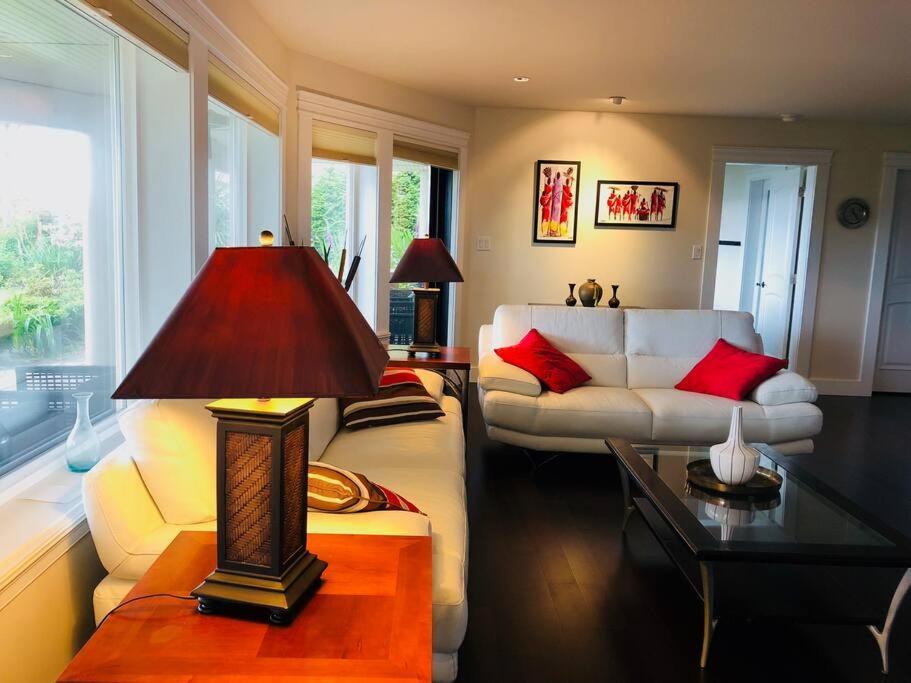 Saanichton Waterfront 2Br Suite With Superb Views ภายนอก รูปภาพ