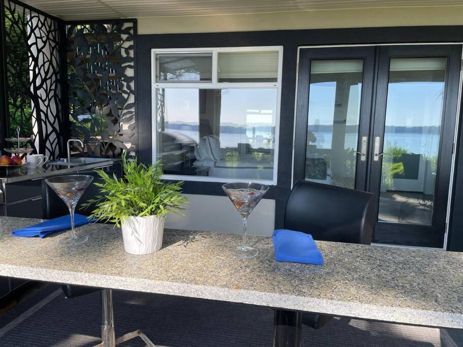 Saanichton Waterfront 2Br Suite With Superb Views ภายนอก รูปภาพ