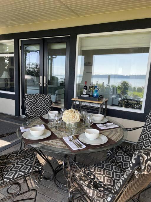 Saanichton Waterfront 2Br Suite With Superb Views ภายนอก รูปภาพ
